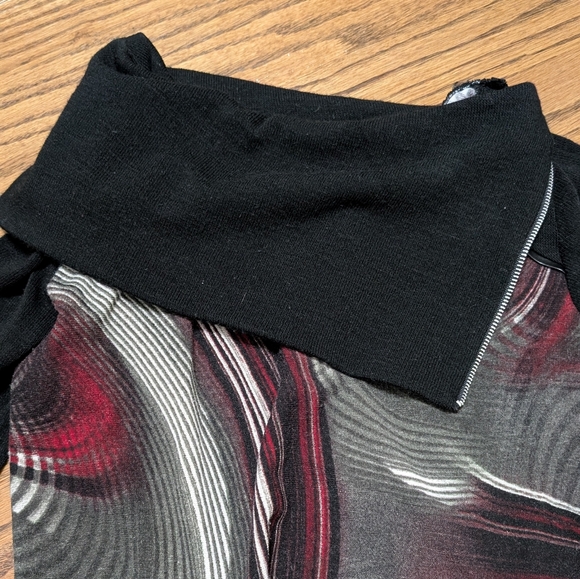 VEX Collection Abstract Sweater - Picture 6 of 11